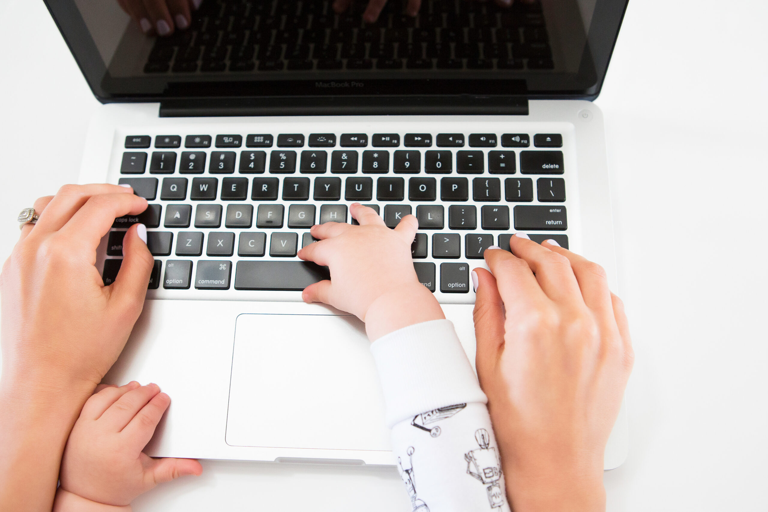 How to Become a Full-Time Mommy Blogger